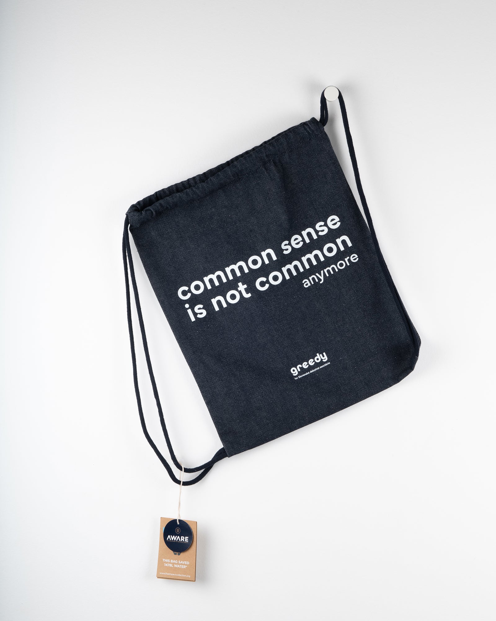 Denimový batoh Common sense is not common anymore